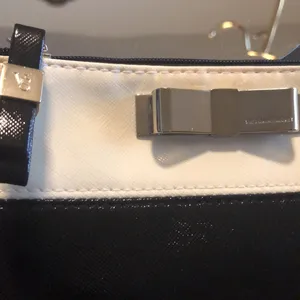 Victorias Secret Black And Off-White Key Ring Purse Pouch Wristlet Wallet thumbnail 6