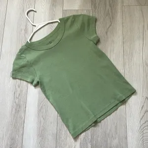 Brandy Melville Tshirt cotton crew short sleeve womens Green (one size) casual thumbnail 1