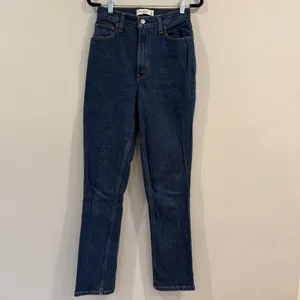 Abercrombie & Fitch The ‘90s Straight Ultra High Rise Jeans Dark Wash thumbnail 2