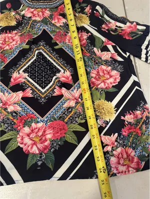 Jealous Tomato floral print blouse with ruffled collar and cuffs, size Large thumbnail 5