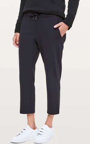 Lululemon On‎ The Fly Crop 23” black Pants 6 athleisure yoga workout streetwear thumbnail 1