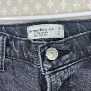 Abercrombie & Fitch Black The 90s Straight Ultra High‎ Rise Jeans thumbnail 5