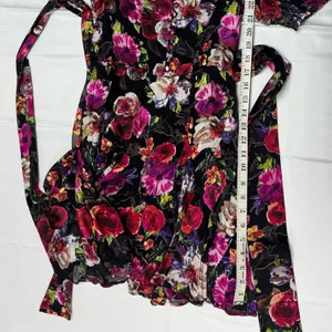 Alice and Olivia‎ Midnight Rose Floral Puff Sleeve With Lining- Size 6. thumbnail 7