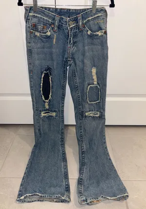 Women’s Y2K True Religion Jeans is size 27 thumbnail 1