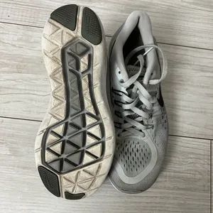 Nike Flex 2017 RUN woman’s Size 6.5 Pure Platinum Gray sneakers thumbnail 6