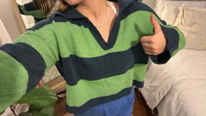 collared sweater Size L thumbnail 2