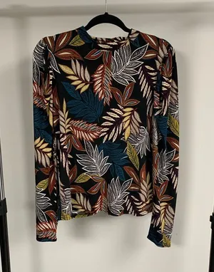 Gimmicks by BKE Sheer Floral Top Size L thumbnail 1
