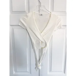 Wilfred Aritzia All Tied Up Short Sleeve Ribbed Cropped White Wrap Sweater thumbnail 2