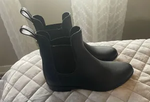 Black Rainboots Size 8 thumbnail 1