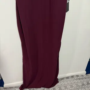 Vera‎ Wang Bridesmaid Aurore Gown Burgundy Size 18 Wedding Guest Gala Cocktail thumbnail 14