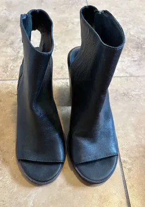 Steve Madden Black Open-Toe Ankle Boots thumbnail 1