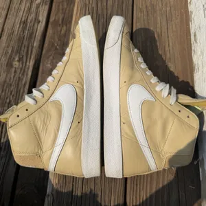 Nike Blazer Mid ‘77 Sesame Barely Volt Women’s US 9 Leather Sneakers DD9679-200 thumbnail 6