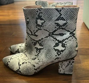 Zebra print booties Size 9 thumbnail 2