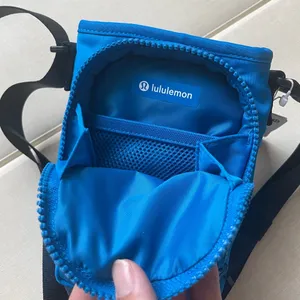 Lululemon Water Bottle Crossbody Bag with Front Pocket 2L - Poolside/Tru… thumbnail 12