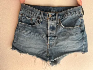 Two-Tone Levi’s Denim Shorts High-Rise thumbnail 7