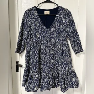Sézane Aura babydoll eyelet floral 3/4 sleeve Dress in navy blue size 2 thumbnail 3