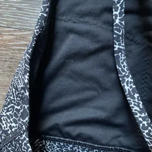 Lululemon Black and White Sports Bra 12 thumbnail 4