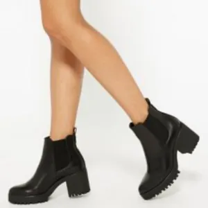 Zara Leather Black Lug Sole Heeled Chelsea Ankle Boots 8 thumbnail 3
