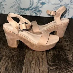 Chic Tan Women's Sandals Size 8 thumbnail 3
