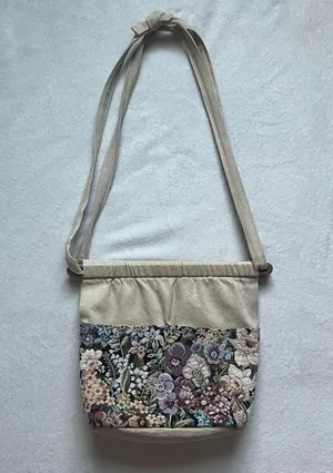 ˚₊‧꒰ა 90's embroidered floral tapestry cream bag with adjustable straps and wooden closure ໒꒱ ‧₊˚ thumbnail 1