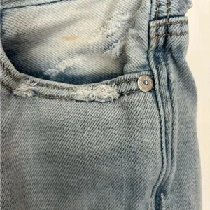 American Eagle Mom Jean Cutoff Shorts Distressed Size 2 Light Wash thumbnail 6