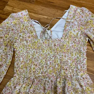 Sincerely Jules Floral Maxi Dress Size‎ Small Long Sleeve Tiered Smocked Back thumbnail 6