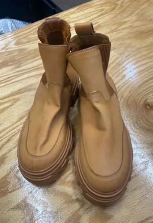 Farm Rio Chelsea Women's Brown Faux Leather Lugged Sole Pull On Boot Size 9 S17 thumbnail 1
