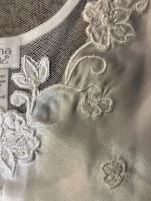 White Beaded Camisole Tank Top Womens M Sleeveless Elegant Used Embroidery thumbnail 5