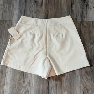A New Day Women’s Shorts 6 White/ Ivory Stretch High Rise Dress Shorts NWT thumbnail 2