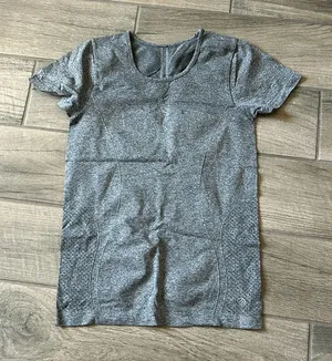 Gray workout top thumbnail 1