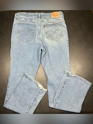 Levis Women’s Size 31x31 Classic Bootcut Stretch Light Wash Jeans thumbnail 4