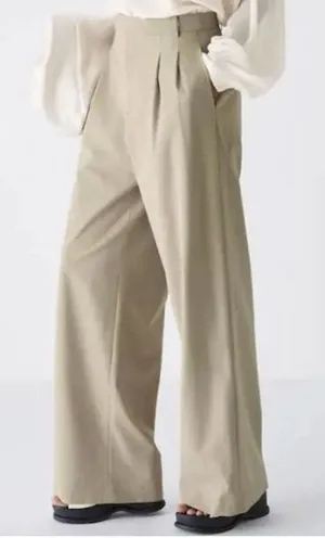 Uniqlo Women's Size XS 24-25 Pleated Wide Leg Straight Leg Trousers Khaki Beige thumbnail 1