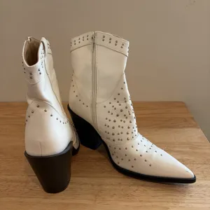 Truffle Collection Cowboy White Studded Ankle Heel Boots Pointed Toe 7.5 Western thumbnail 5