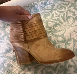 Isola ankle boots 6.5 thumbnail 1
