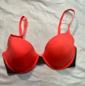 PINK Victoria's Secret Bra thumbnail 1