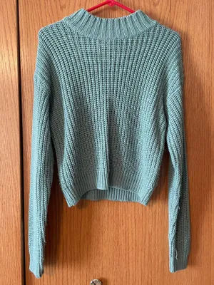 Green Sweater Size M thumbnail 1