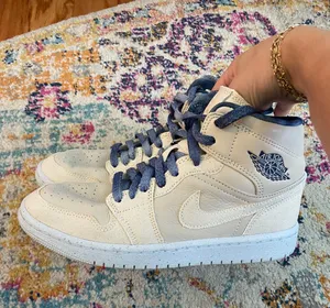 Nike Jordan Air 1 Mids thumbnail 3