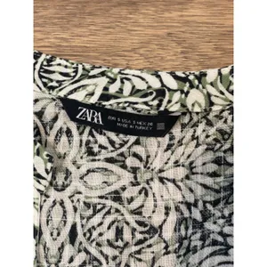 ZARA Size 6 Blouson Cottagecore Green & White Dress Puff Sleeves Lace V‑Neck thumbnail 6