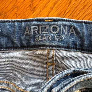 Arizona Jeans Mid-Rise Medium Lily Blue‎ Cuffed 3" Denim Shorts Sz. 13 Patchwork thumbnail 6