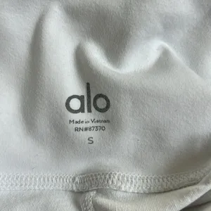 Alo capri leggings thumbnail 5