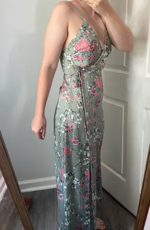 Boutique 1861 Sage Green Silky Midi Floral Dress thumbnail 4