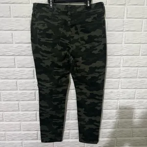 Universal Thread Camo Skinny Crop Jeans Women’s 14/31 High Rise Camouflage thumbnail 2