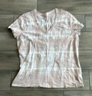 Universal thread tie dye tshirt thumbnail 1
