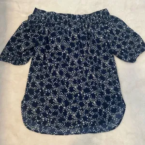 Michael Kors Navy Blue Floral Off Shoulder Blouse Womens XS thumbnail 1