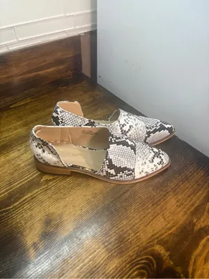 A rider girl gray snakeskin print flats size 6 thumbnail 2
