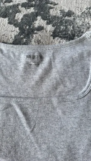 Hollister Top thumbnail 2