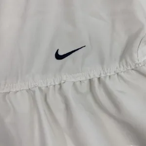 Nike Skort Womens XL White Ruffle Hem Built In Shorts Tennis Heritage Dry Active thumbnail 2