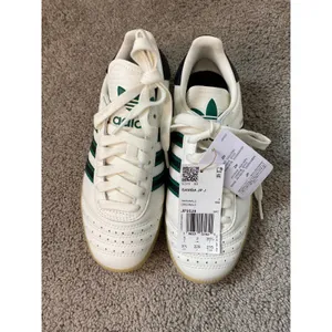 NWT Adidas Samba Sneakers White Black Gum Youth Size 3.5 thumbnail 2