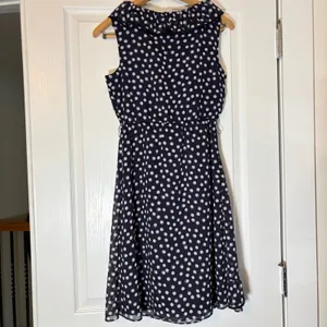The Limited womens sleeveless ruffle collar dress. Size 0. workwear, church thumbnail 2