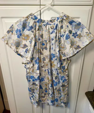 Gap Women’s Medium Summer Top  thumbnail 3